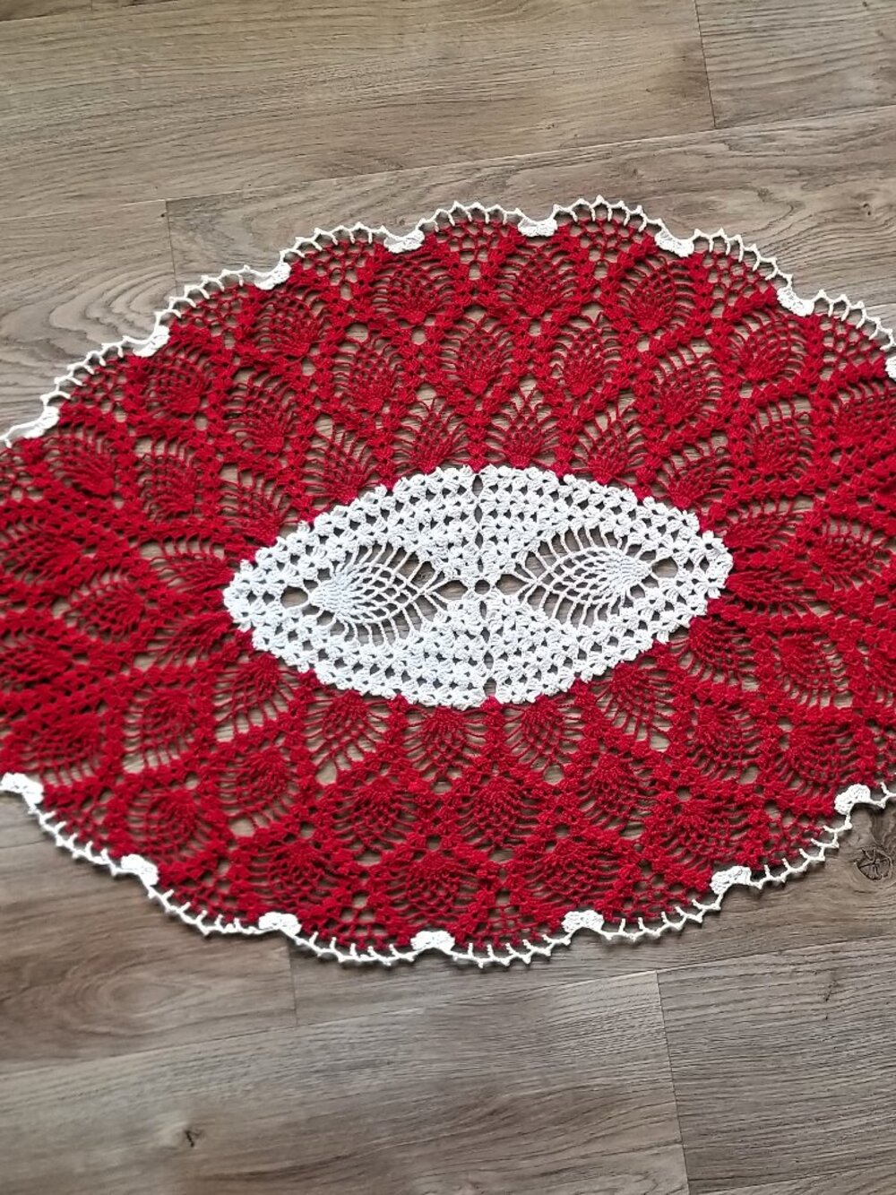 New Victory Red & White Vintage Style Pineapple Doily